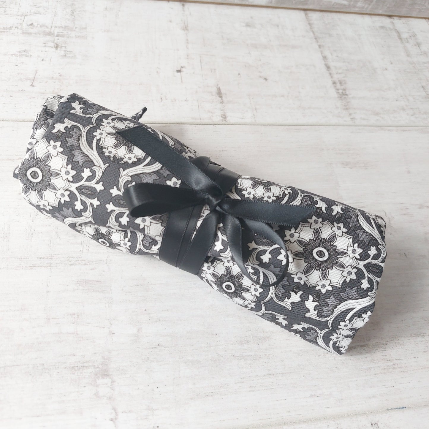 Multi Tool Organiser Roll for pens, markers, craft tools.