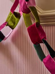 Wednesday 25th November - Christmas Velvet Link Chain