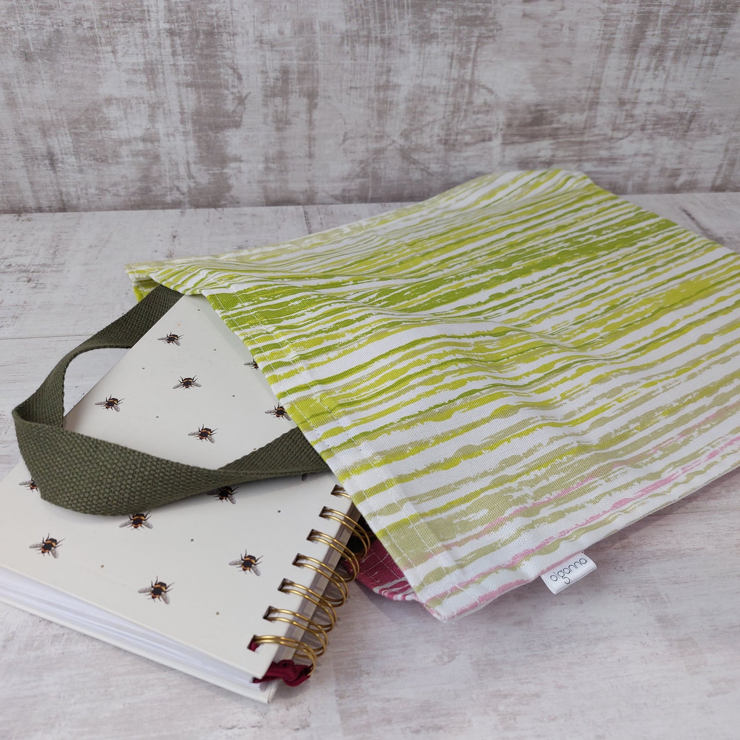 Flat Tote - Compact for the Commute