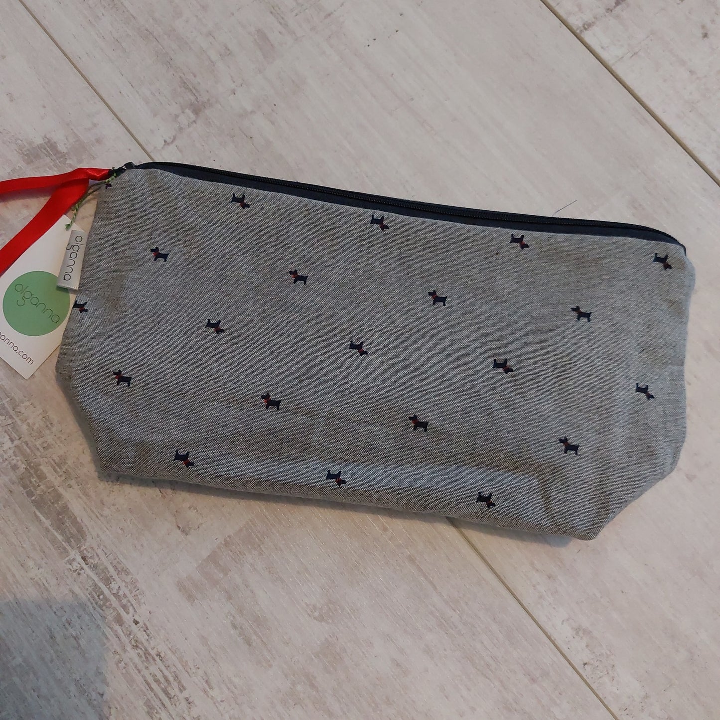 Tiny scottie dog zip bag