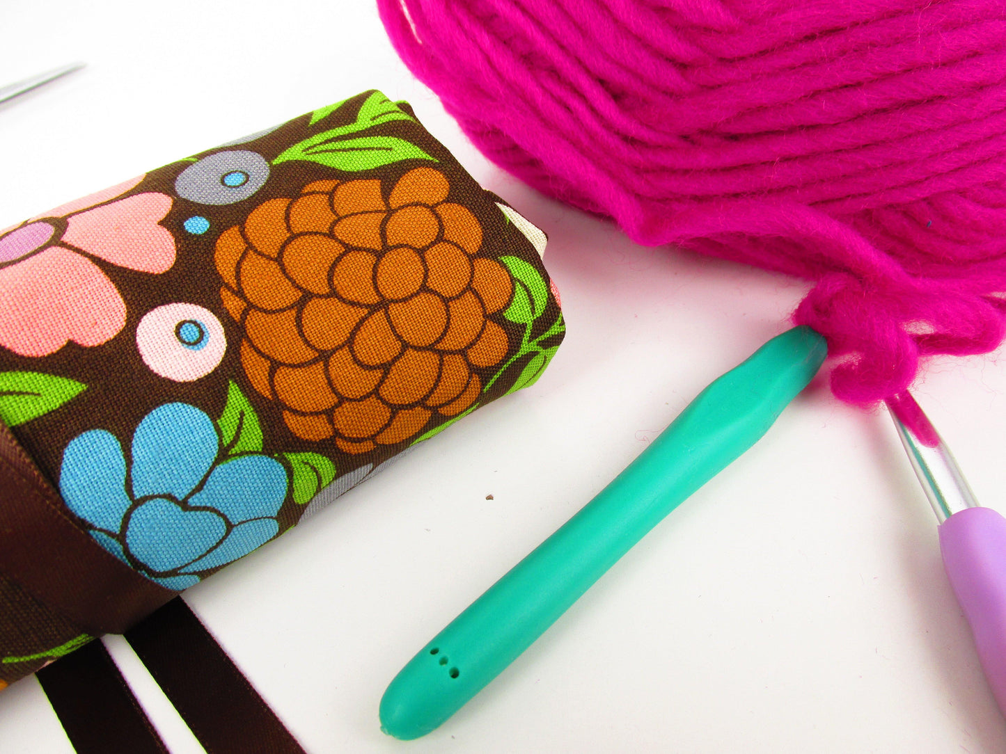Retro Floral Crochet Hook Roll - Olganna