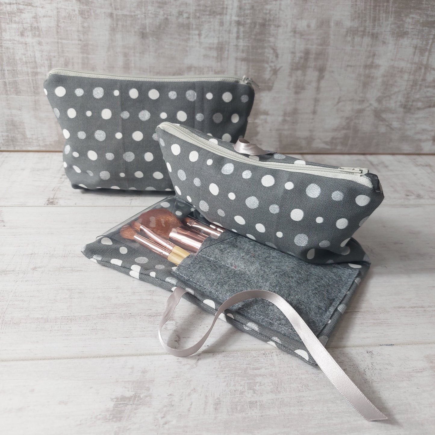 Grey Spotty Make Up Wrap with Brushes