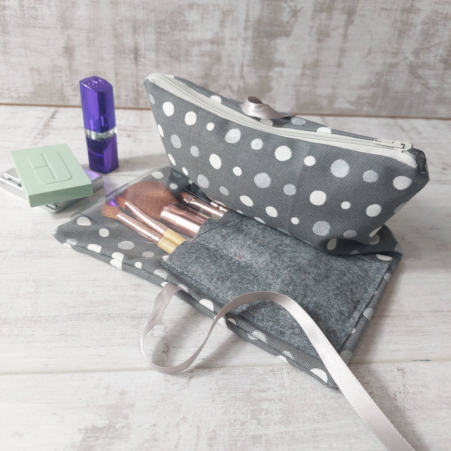 Grey Spotty Make Up Wrap with Brushes