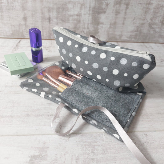 Grey Spotty Make Up Wrap with Brushes