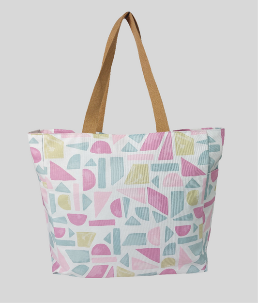 Front view of pink pastels summery beach bag.