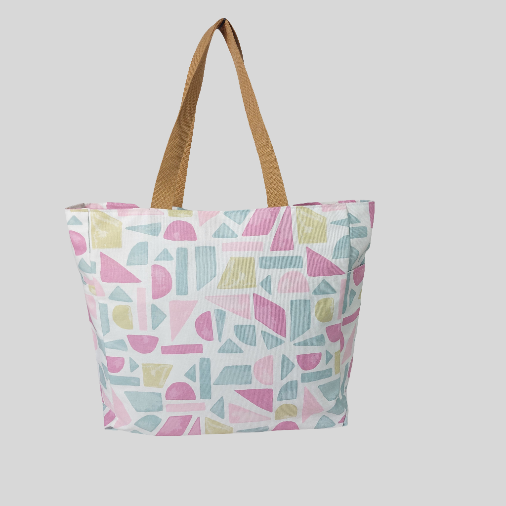 Front view of pink pastels summery beach bag.