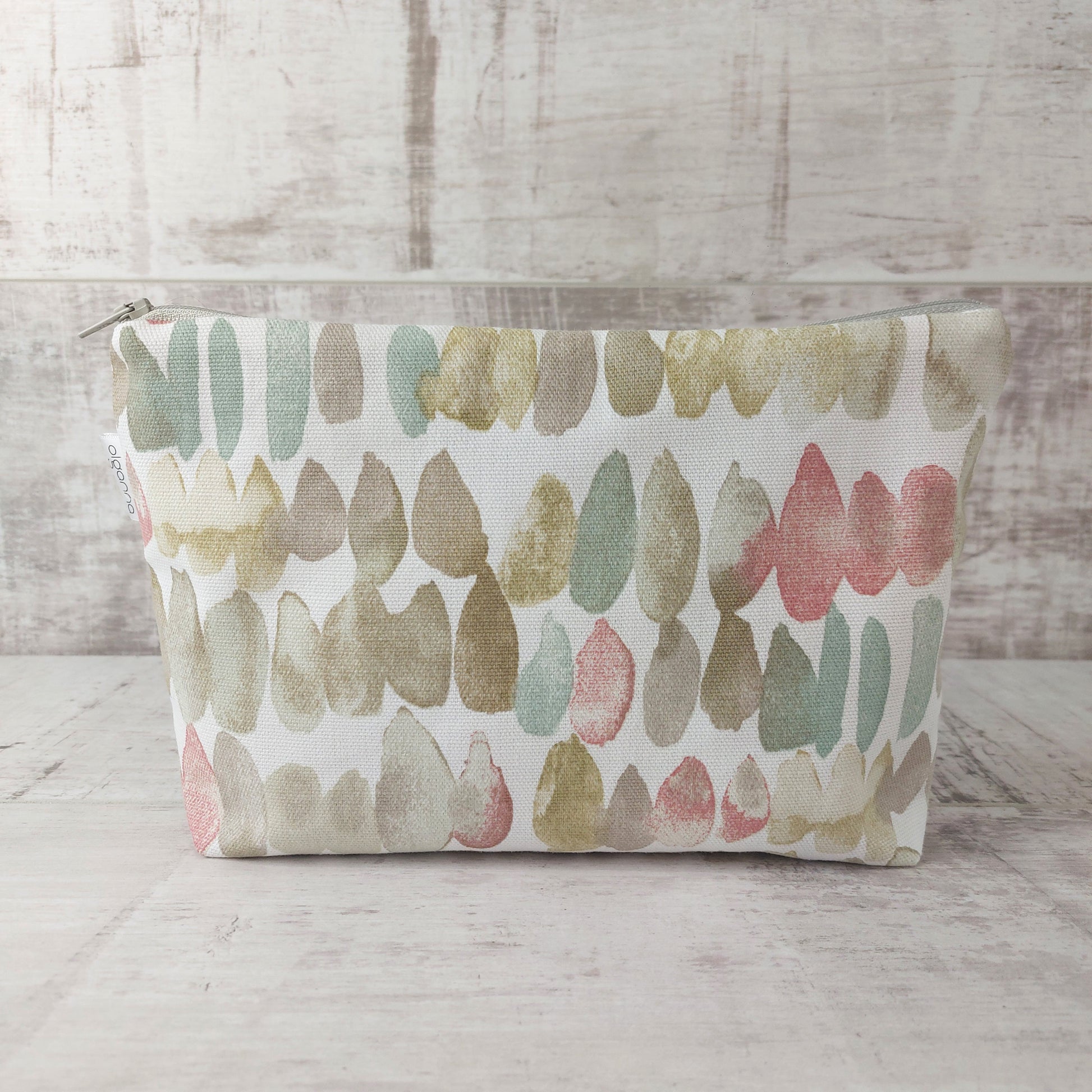 Natural stones print makeup bag with zip fastening, by Olganna.