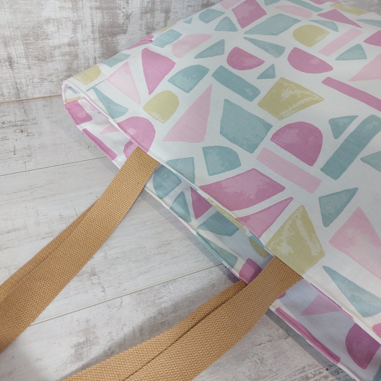 Pink pastels summery beach bag, lying down.