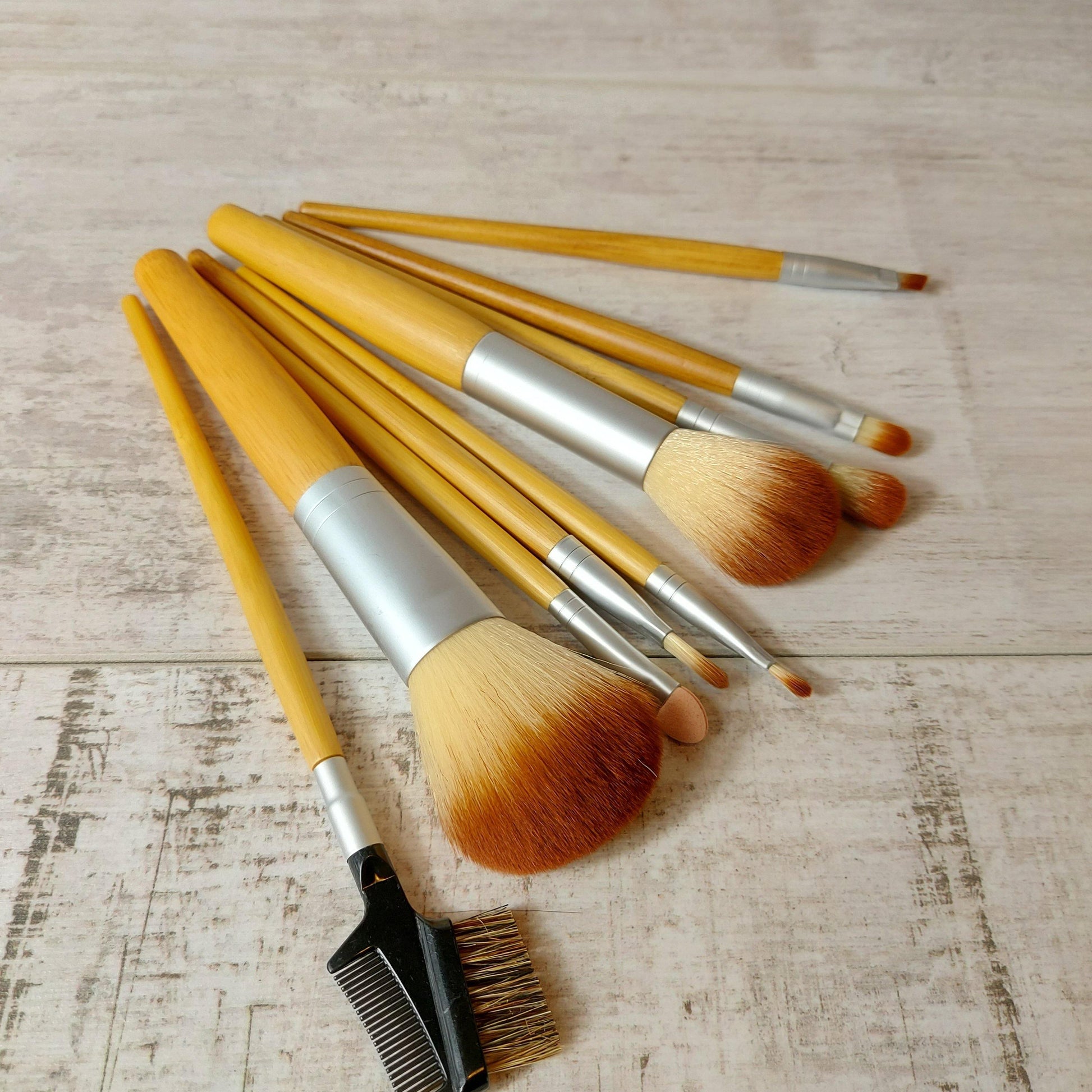 Set of 9 bamboo make up brushes - Olganna