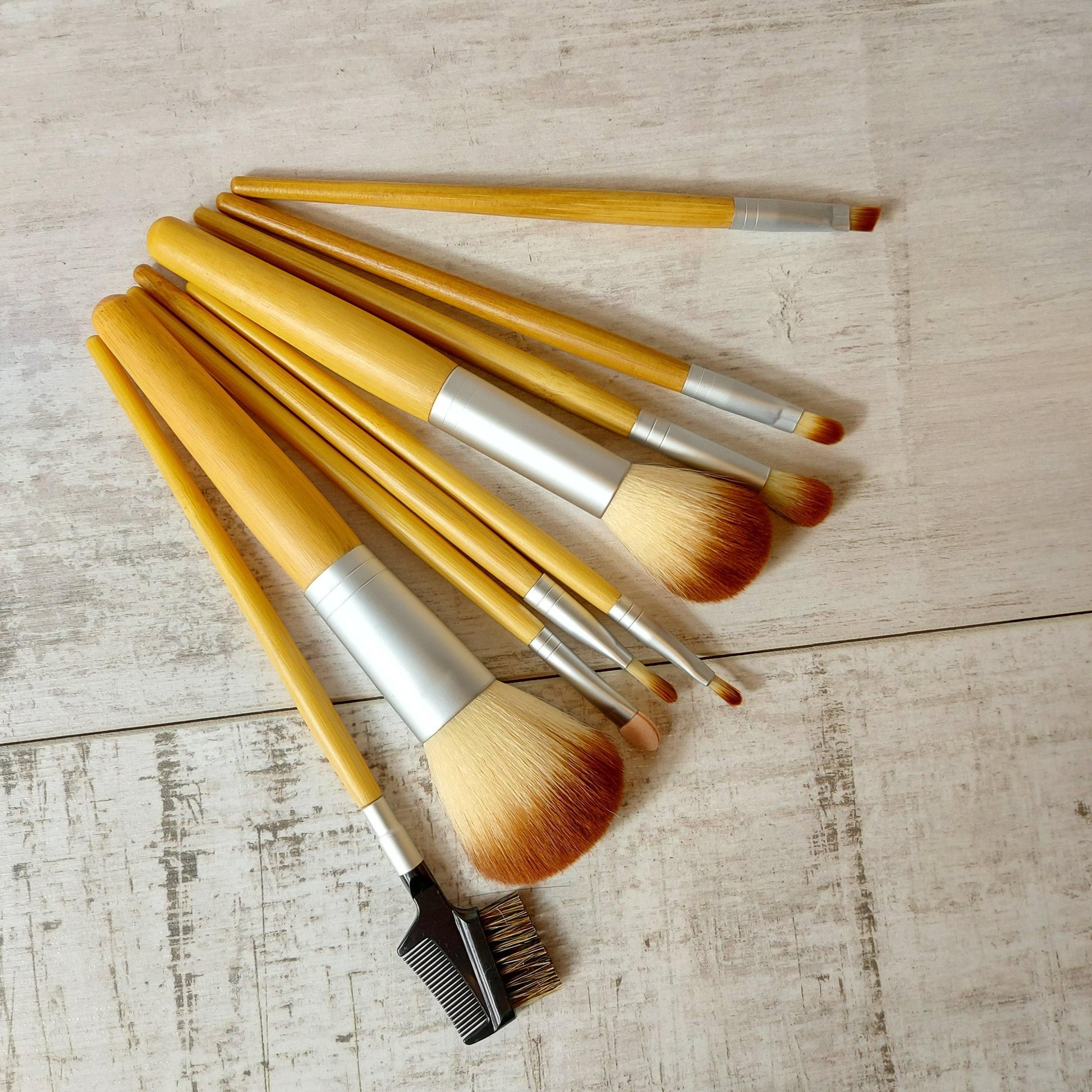 Set of 9 bamboo make up brushes - Olganna