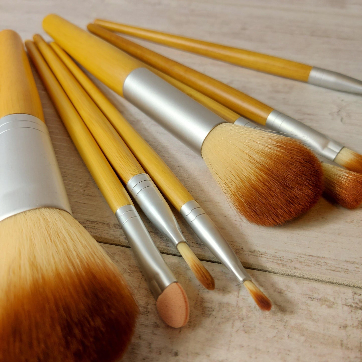 Set of 9 bamboo make up brushes - Olganna