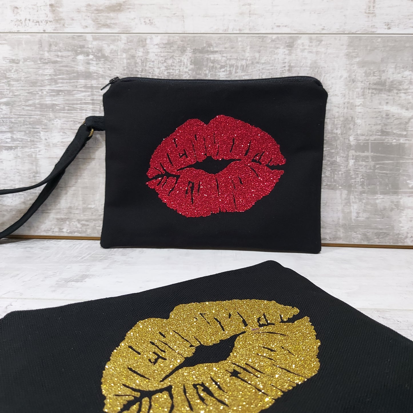 Glitter Lips Wristlet Bag in Red or Gold