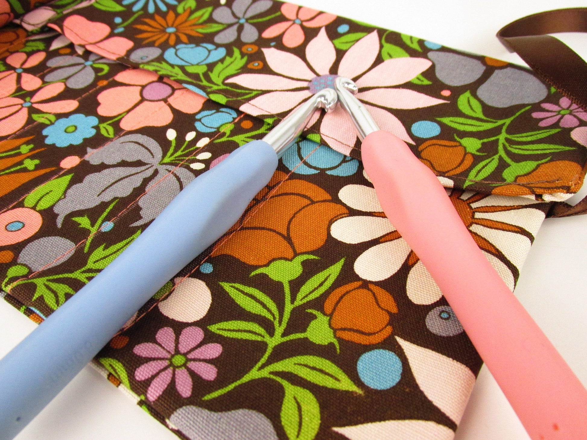 Retro Floral Crochet Hook Roll - Olganna