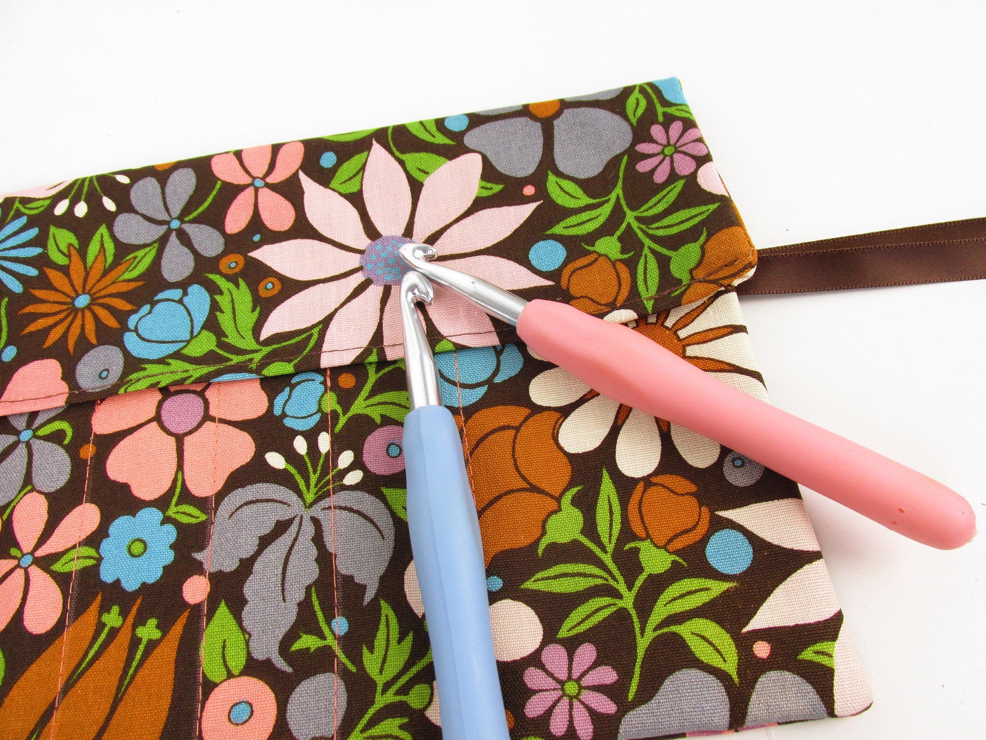 Retro Floral Crochet Hook Roll - Olganna