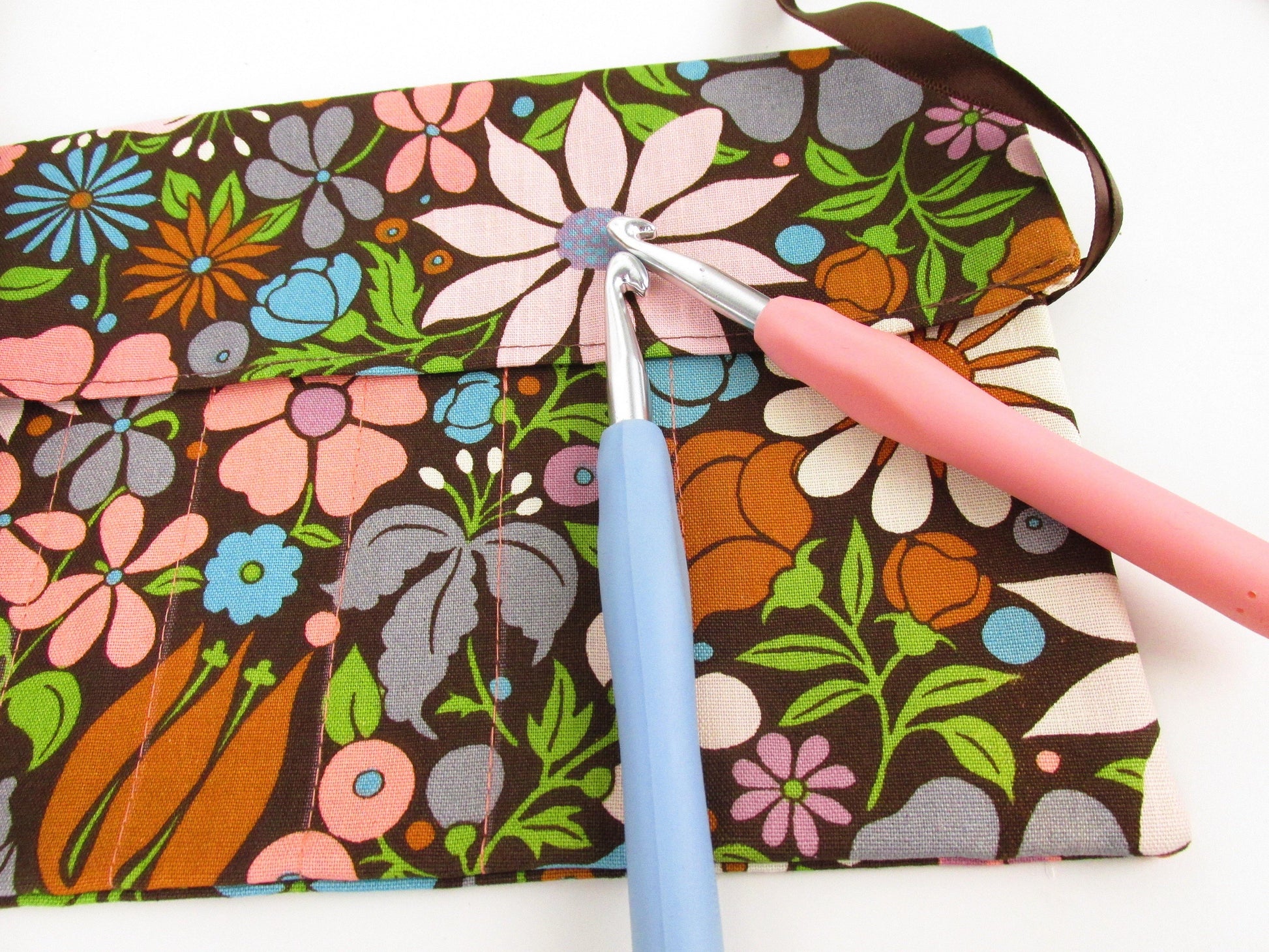 Retro Floral Crochet Hook Roll - Olganna