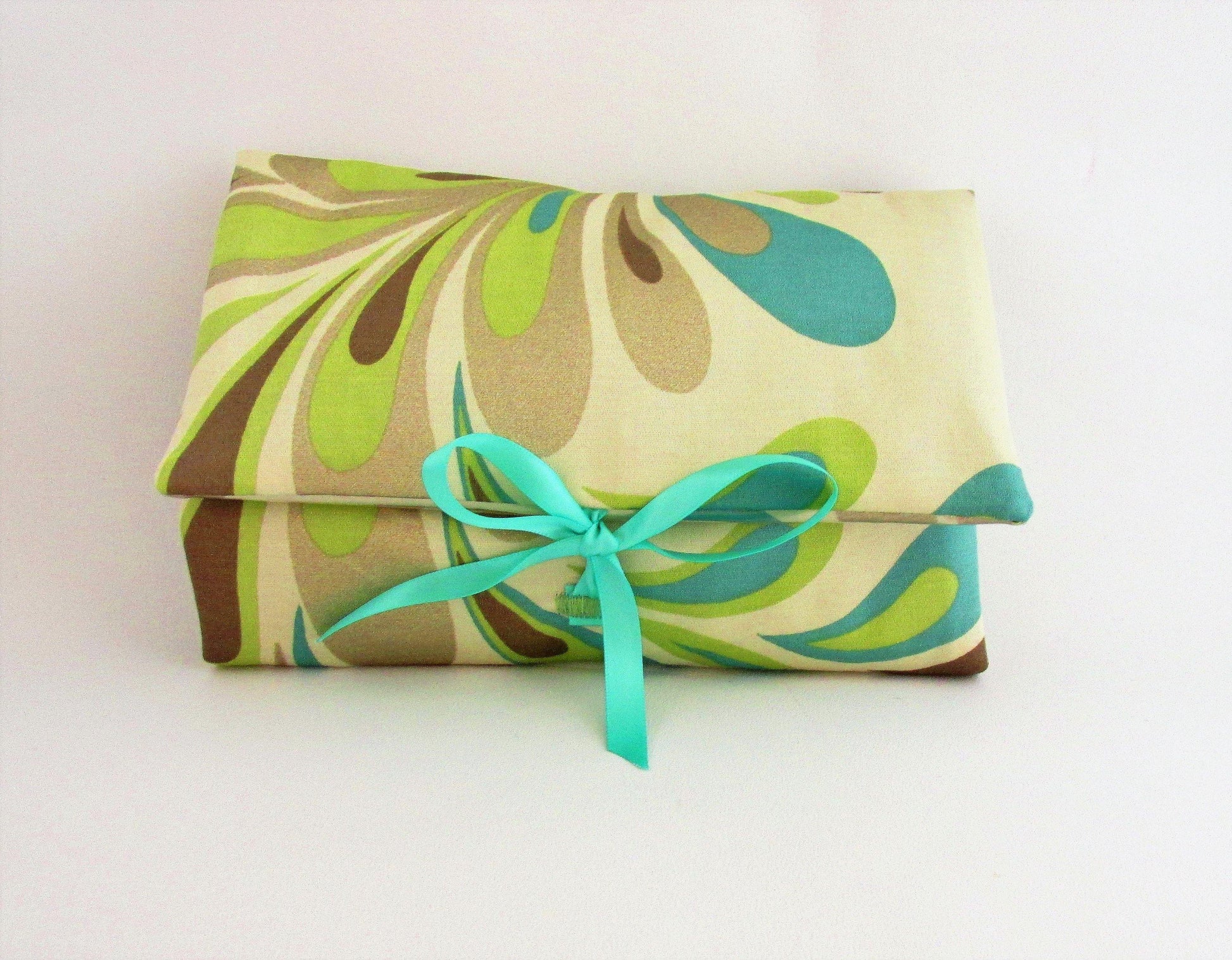 Gift set containing Make Up Wrap, Make Up Bag and Brushes - Olganna