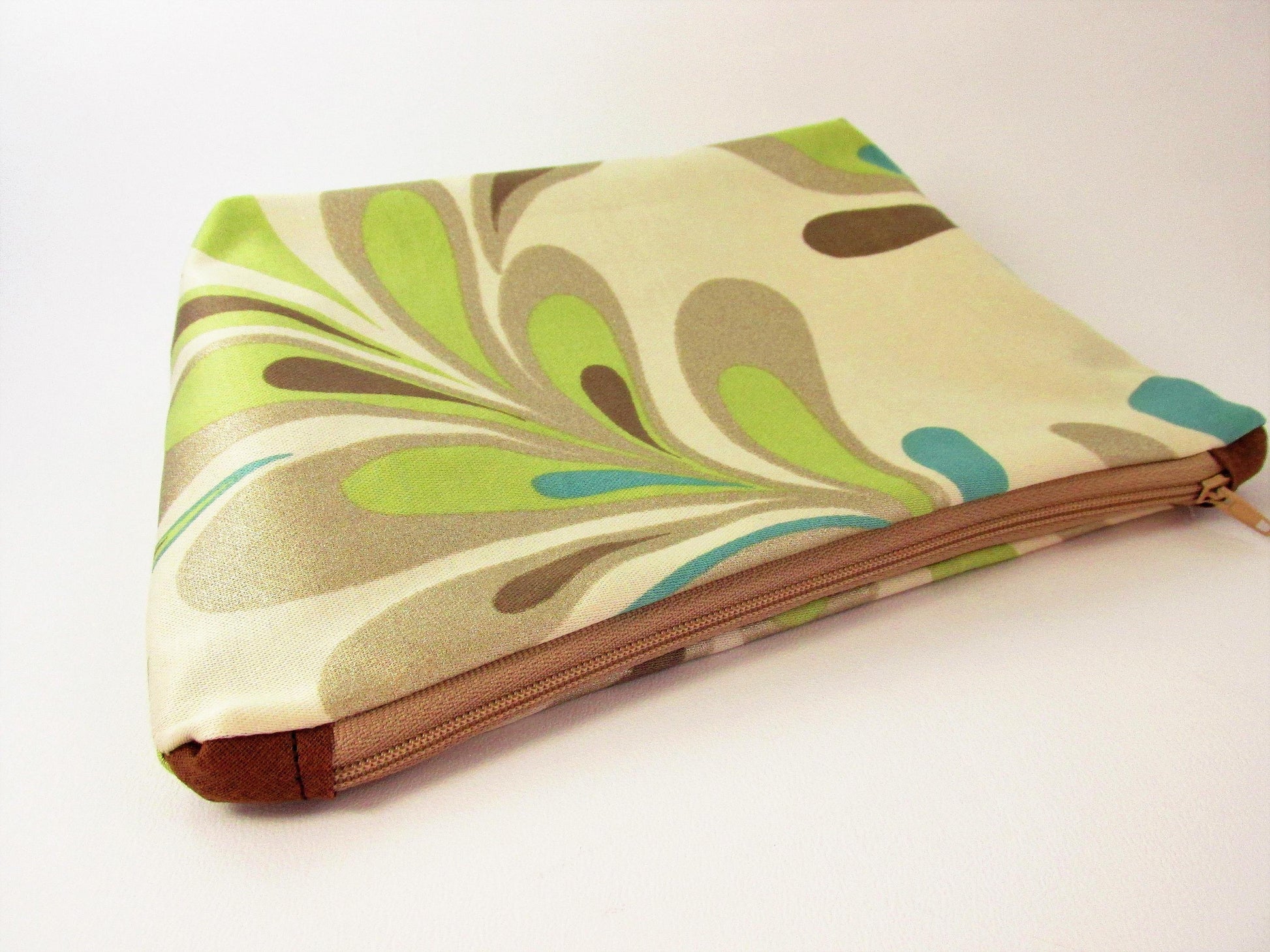 Make Up Bag with Zipper. - Olganna