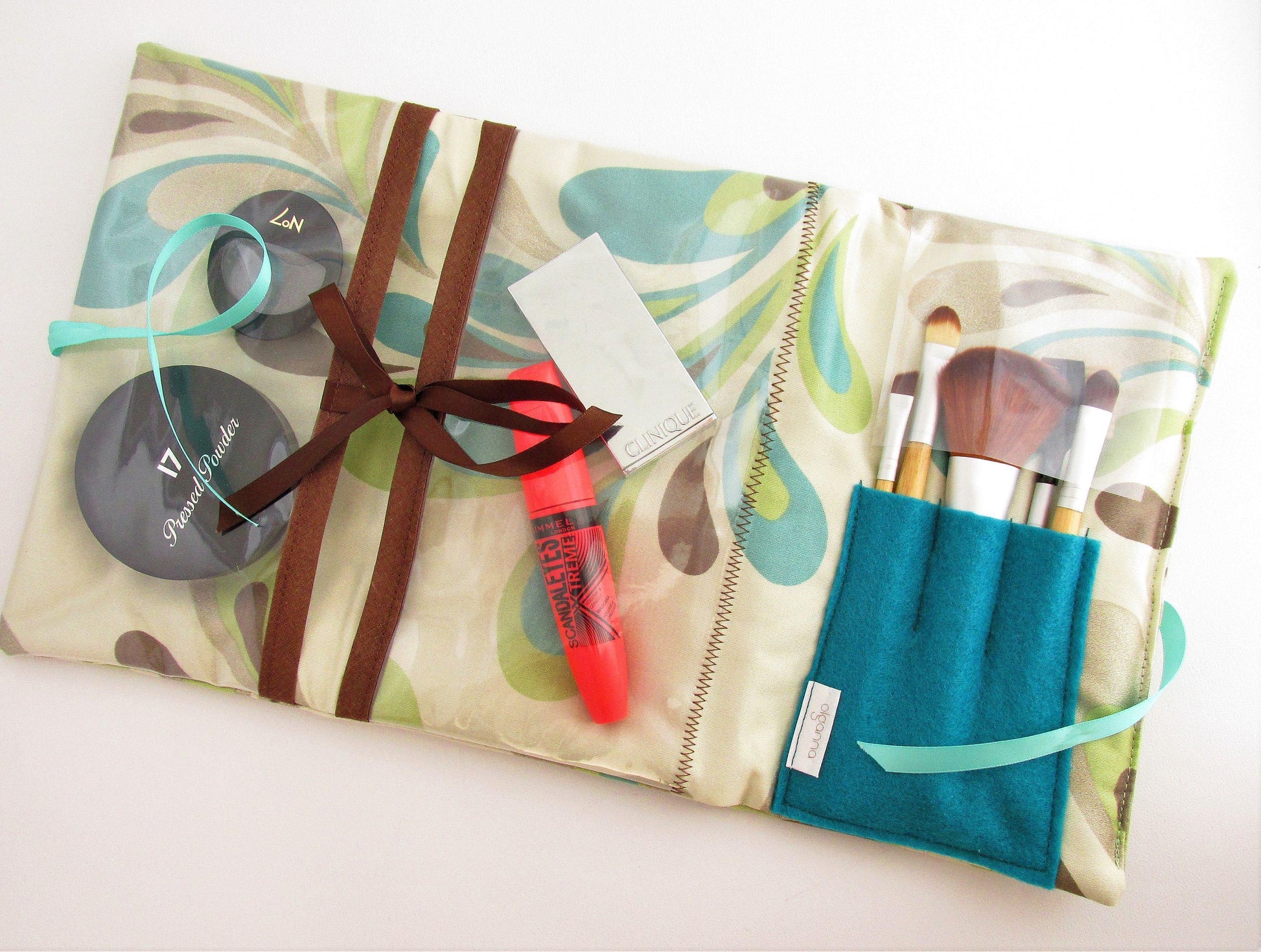 Gift set containing Make Up Wrap, Make Up Bag and Brushes - Olganna