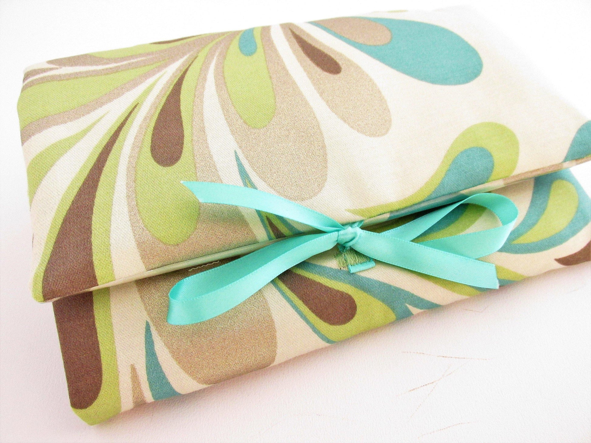 Gift set containing Make Up Wrap, Make Up Bag and Brushes - Olganna